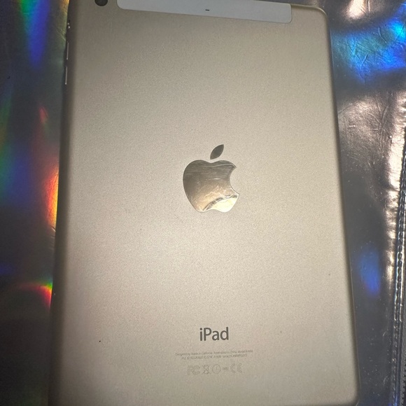 iPad Mini 16 GB- Gold - Picture 3 of 3